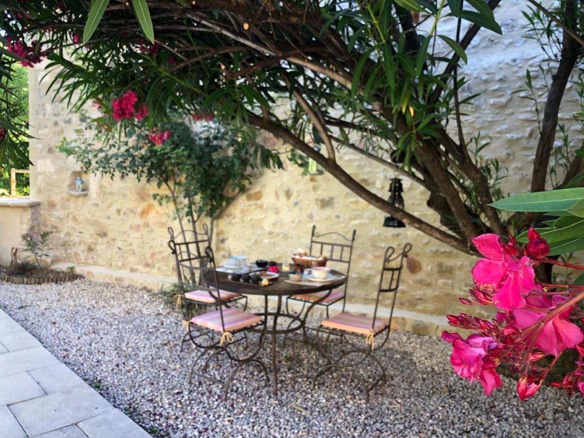Maison Des Bourgades Saint-Julien-de-Peyrolas Exteriér fotografie